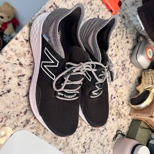 Womens size 8 new balance *great condition*